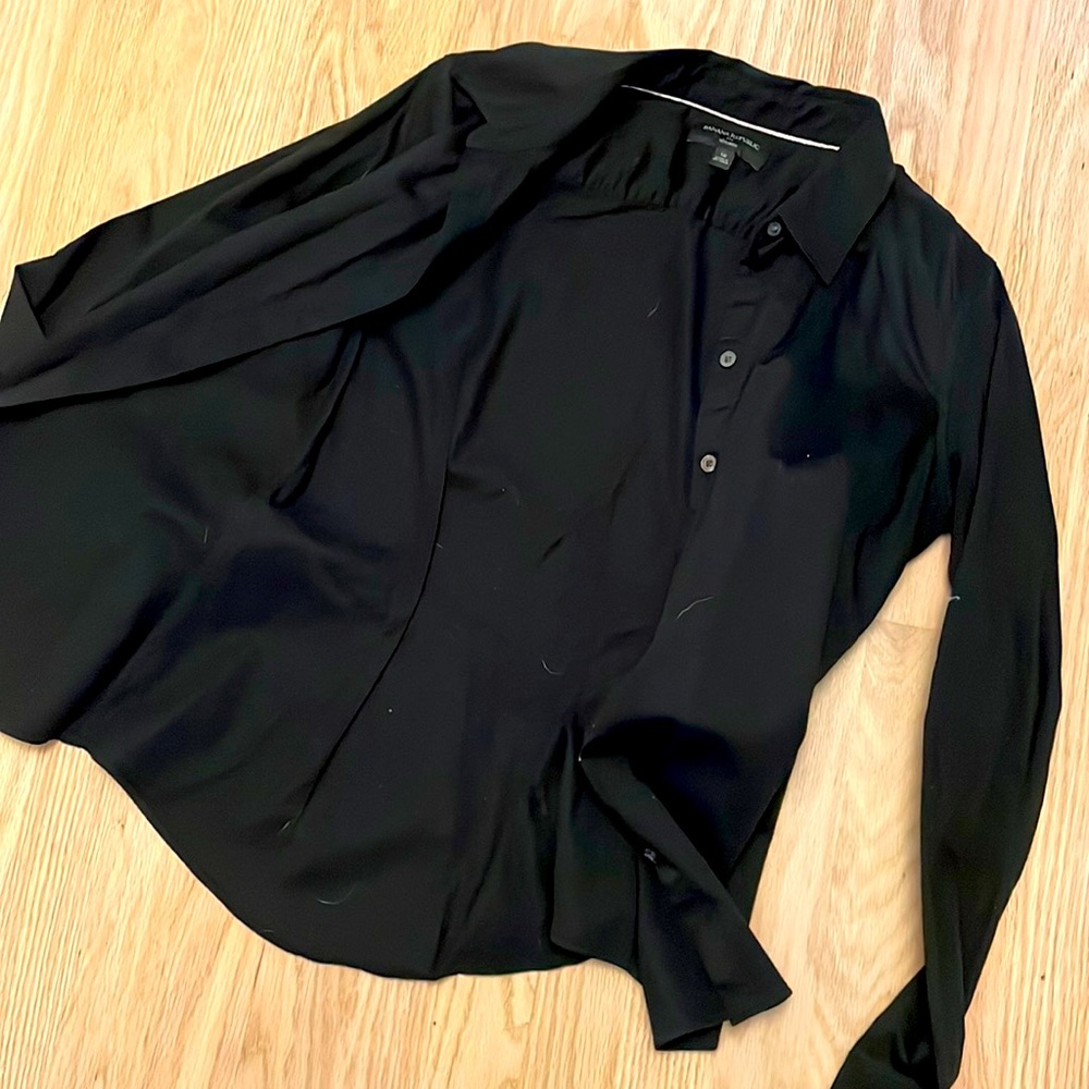 Banana Republic No-Iron button down with light stretch. Tailored fit.